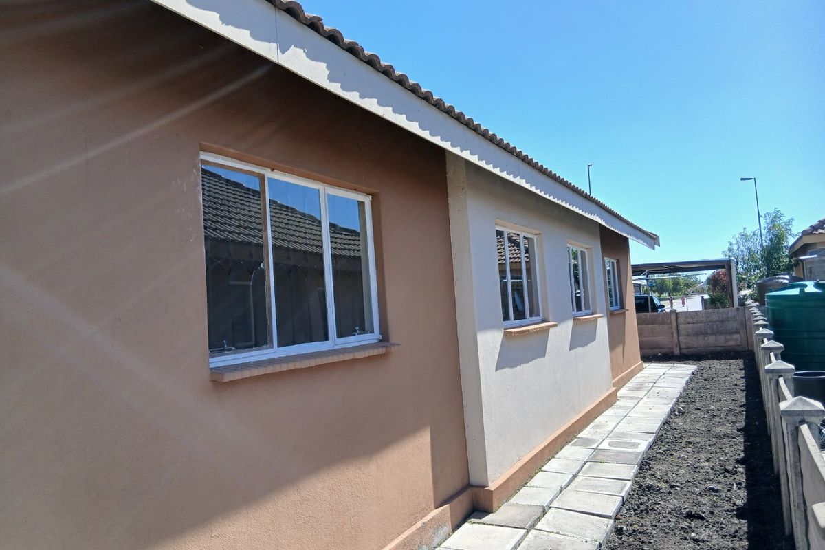 4 Bedroom Family Home for Rental in Platinum Village  - Photo 4
