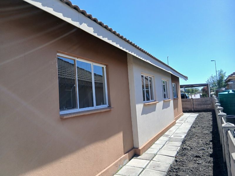 4 Bedroom Family Home for Rental in Platinum Village  - Photo 4