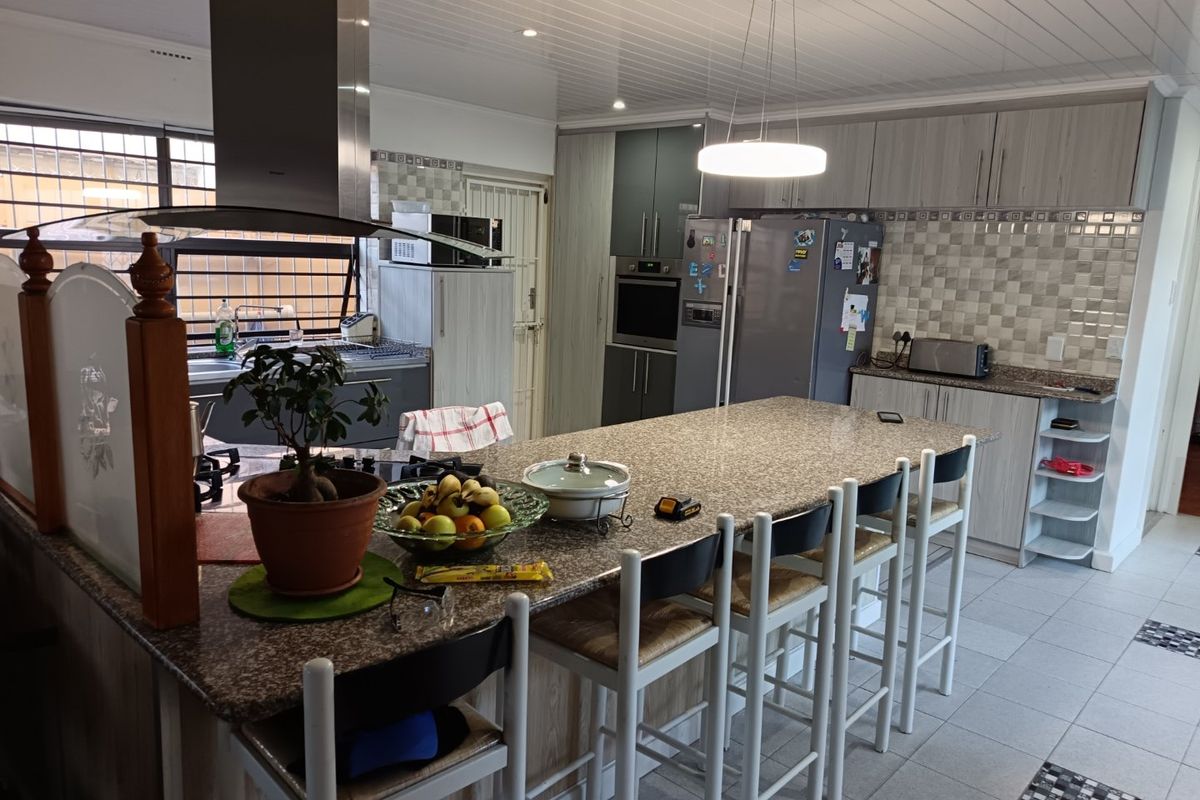 Maitland investment property/family home with flatlets and secure grounds - Photo 4