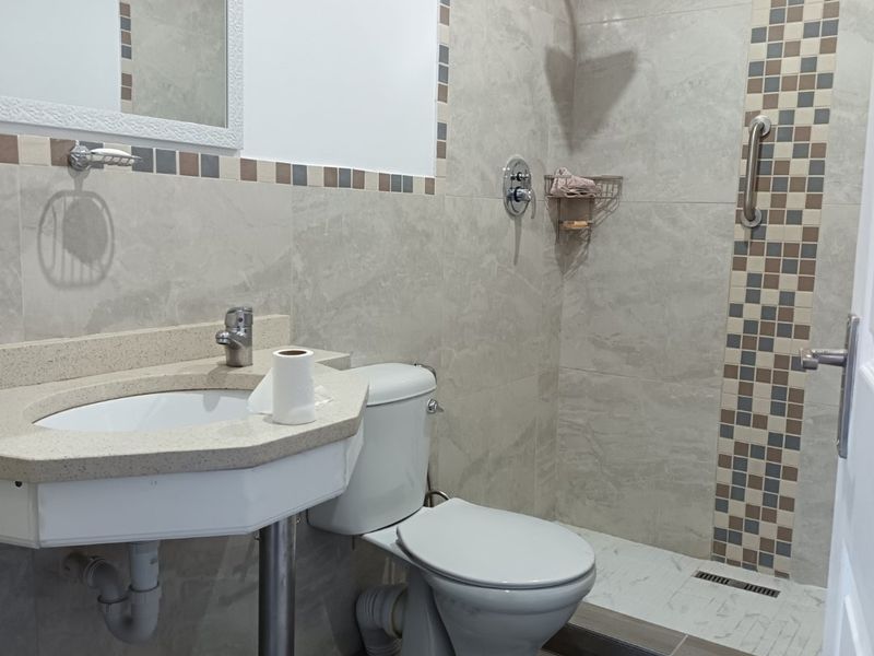Maitland investment property/family home with flatlets and secure grounds - Photo 8