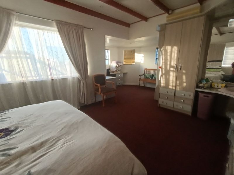 Maitland investment property/family home with flatlets and secure grounds - Photo 7
