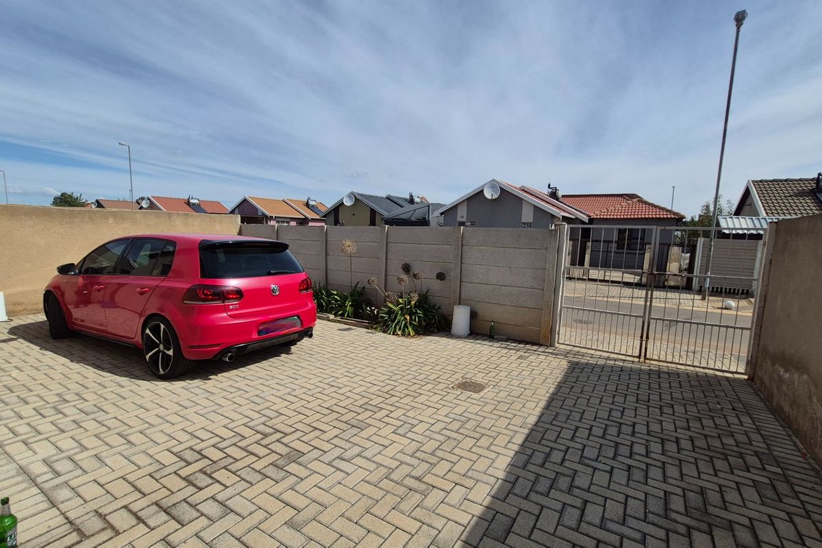 Smart 2-Bed Home in Sky City with Secure Parking - Photo 5