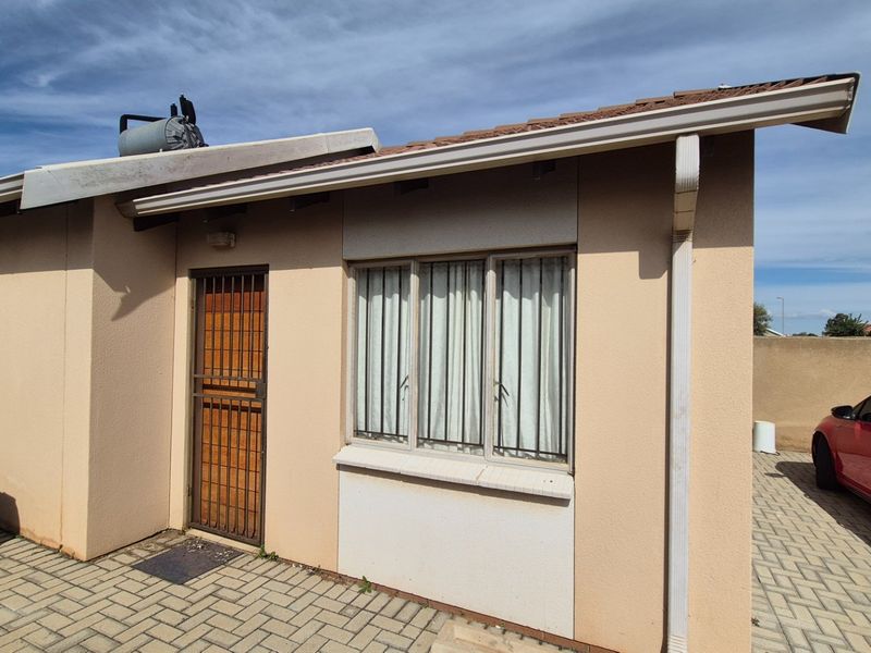 Smart 2-Bed Home in Sky City with Secure Parking - Photo 3