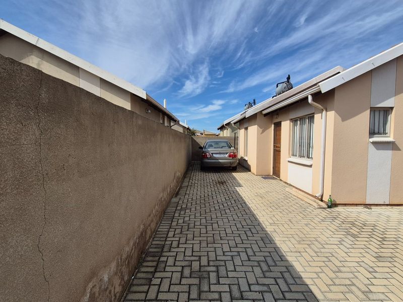 Smart 2-Bed Home in Sky City with Secure Parking - Photo 10