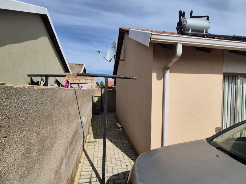 Smart 2-Bed Home in Sky City with Secure Parking - Photo 9