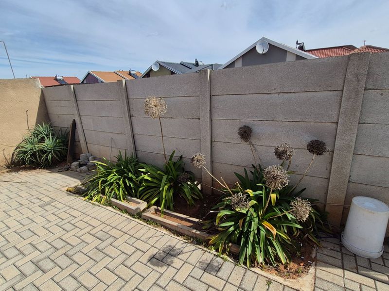 Smart 2-Bed Home in Sky City with Secure Parking - Photo 8