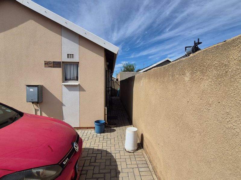 Smart 2-Bed Home in Sky City with Secure Parking - Photo 7