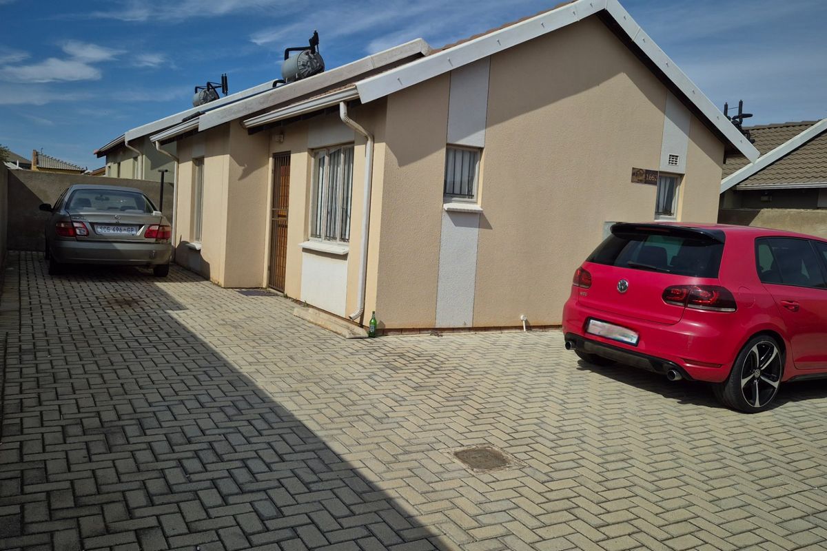 Smart 2-Bed Home in Sky City with Secure Parking - Photo 2