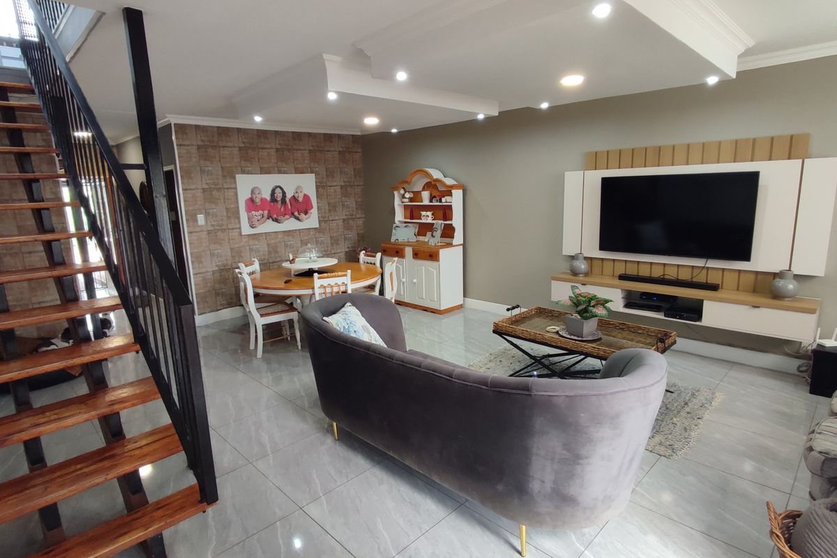 Modern Move-In Ready 3 bedroom Duplex with Stunning Entertainment Area - Photo 2