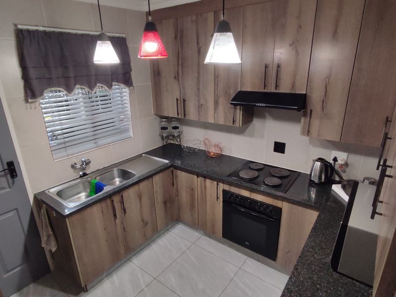 Modern Move-In Ready 3 bedroom Duplex with Stunning Entertainment Area - Photo 8