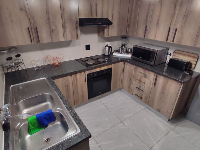 Modern Move-In Ready 3 bedroom Duplex with Stunning Entertainment Area - Photo 9