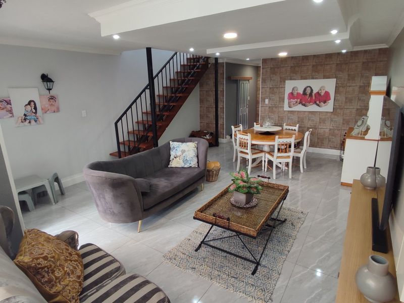 Modern Move-In Ready 3 bedroom Duplex with Stunning Entertainment Area - Photo 1