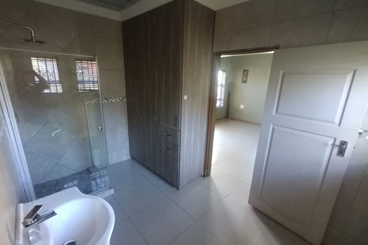 1 Bedroom Garden Flat to Rent in Cullinan | Secure Parking & Water Included - Photo 5
