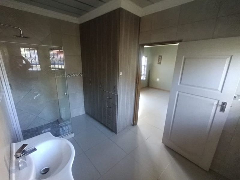 1 Bedroom Garden Flat to Rent in Cullinan | Secure Parking & Water Included - Photo 5