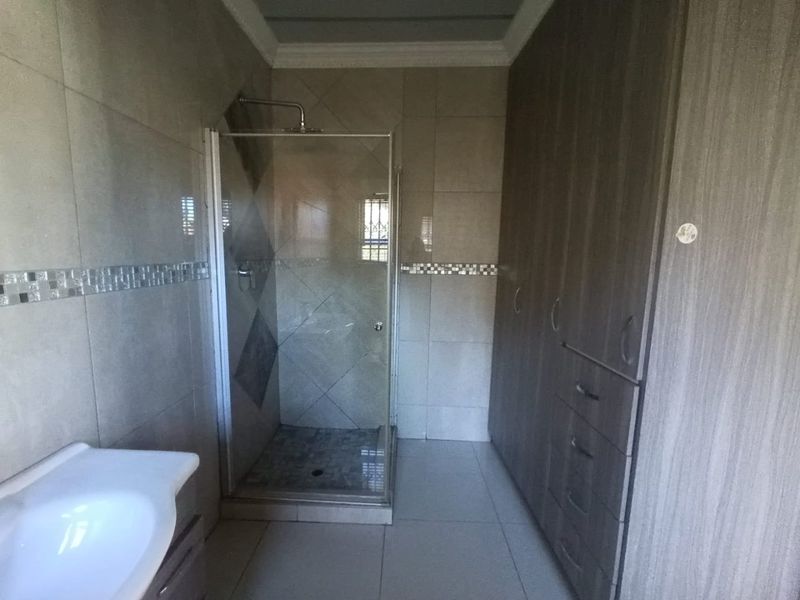1 Bedroom Garden Flat to Rent in Cullinan | Secure Parking & Water Included - Photo 6