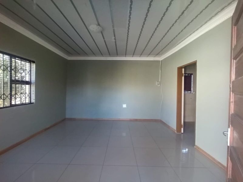 1 Bedroom Garden Flat to Rent in Cullinan | Secure Parking & Water Included - Photo 2