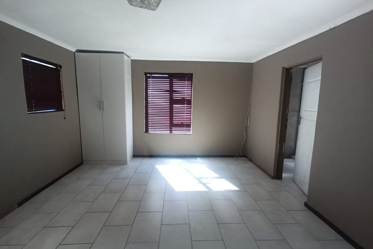 1 Bedroom Garden Flat to Rent in Cullinan | Secure Parking & Water Included - Photo 2