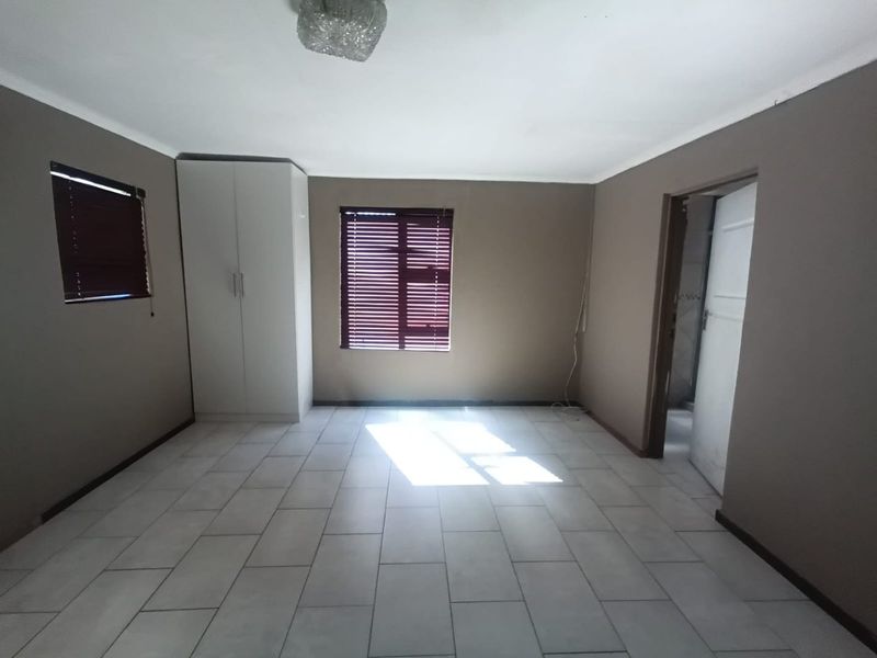1 Bedroom Garden Flat to Rent in Cullinan | Secure Parking & Water Included - Photo 2