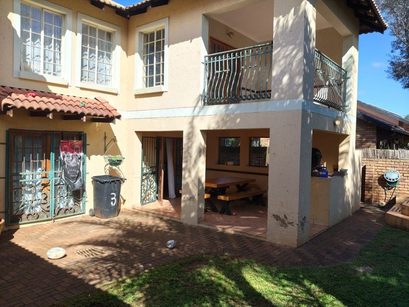 Exclusive Mandate -  Duplex House with modern features and entertainment area. - Photo 2