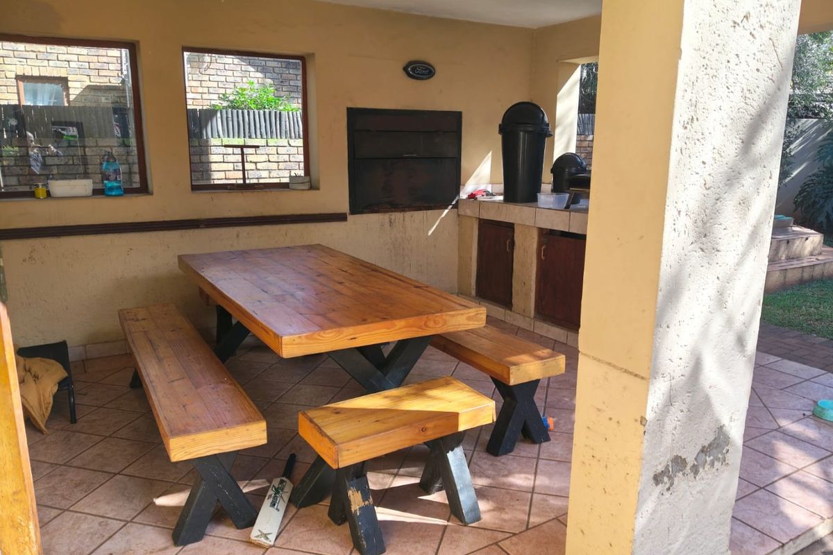 Exclusive Mandate -  Duplex House with modern features and entertainment area. - Photo 4