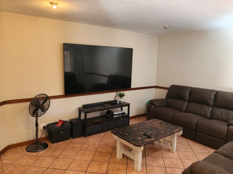 Exclusive Mandate -  Duplex House with modern features and entertainment area. - Photo 8