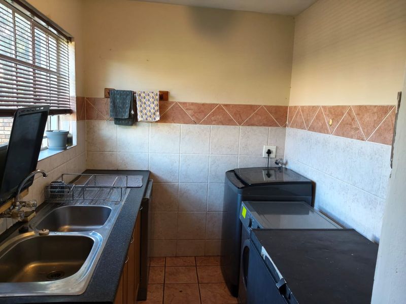 Exclusive Mandate -  Duplex House with modern features and entertainment area. - Photo 7