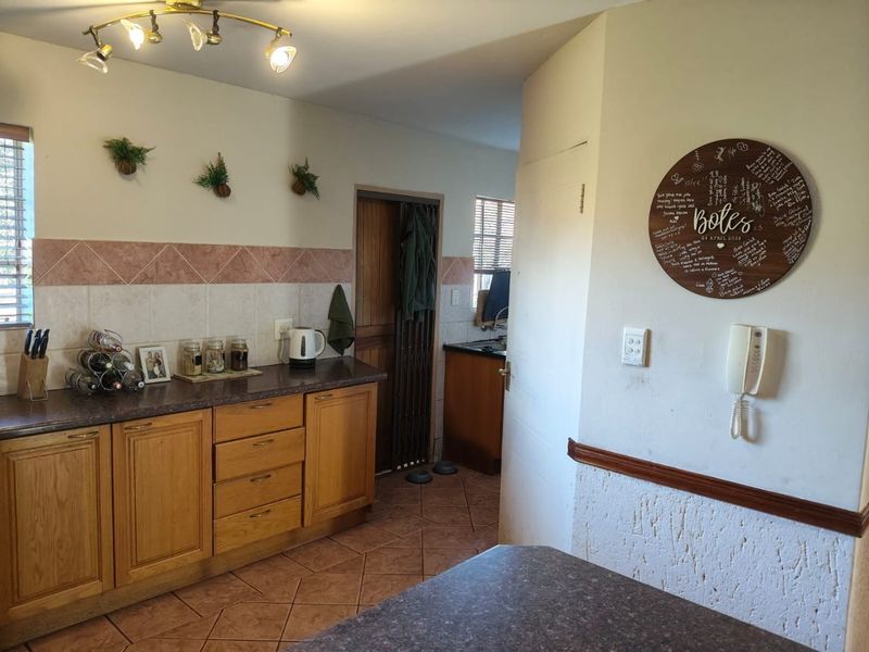 Exclusive Mandate -  Duplex House with modern features and entertainment area. - Photo 6