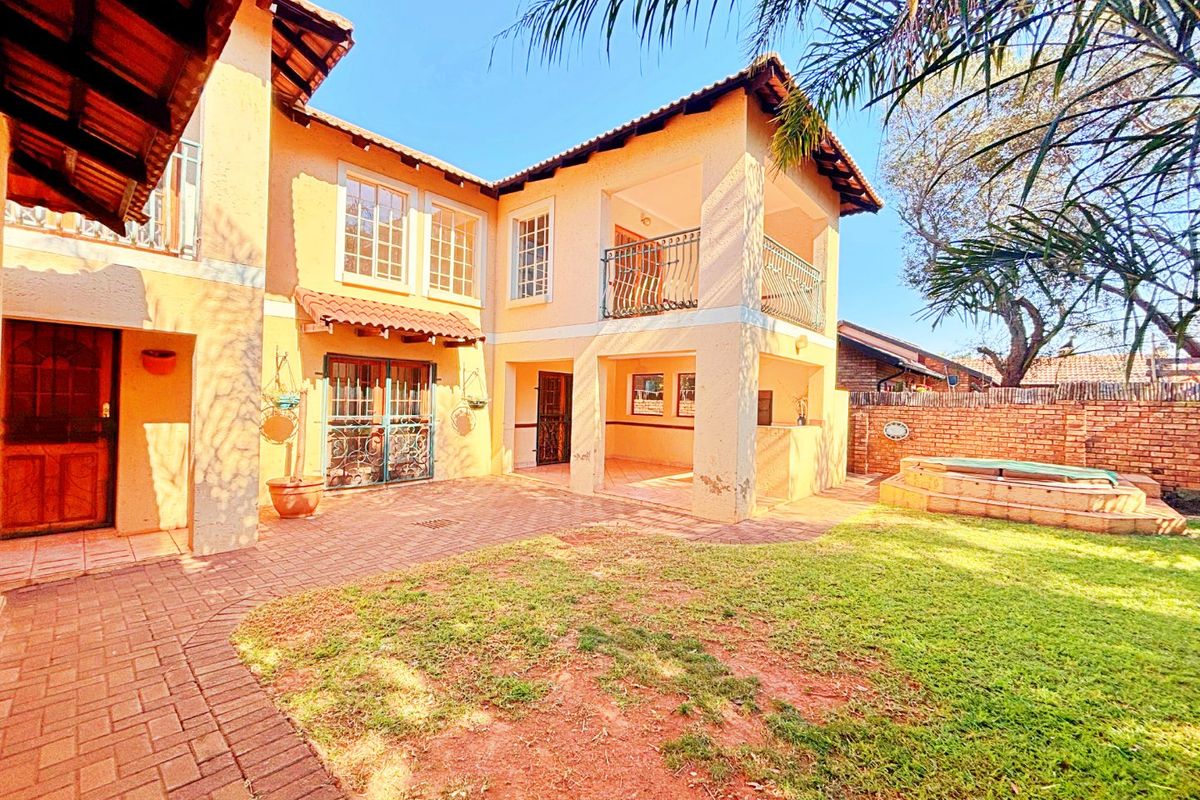 Hidden Gem in the Heart of ELDORAIGNE - Photo 2