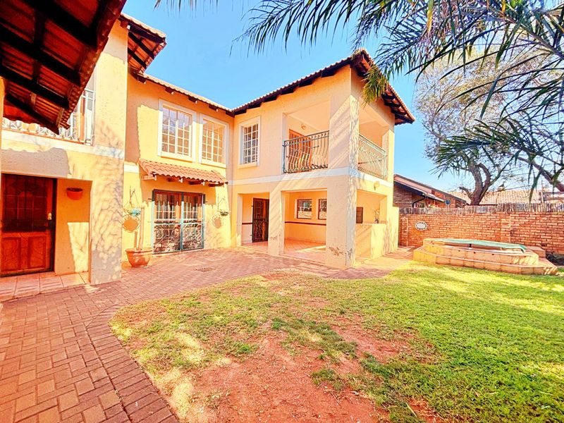 Hidden Gem in the Heart of ELDORAIGNE - Photo 2