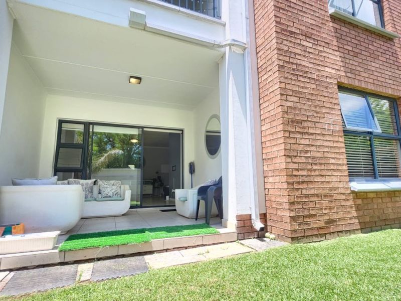 Modern Pet-Friendly Townhouse with Pool & Braai Area! - Photo 2