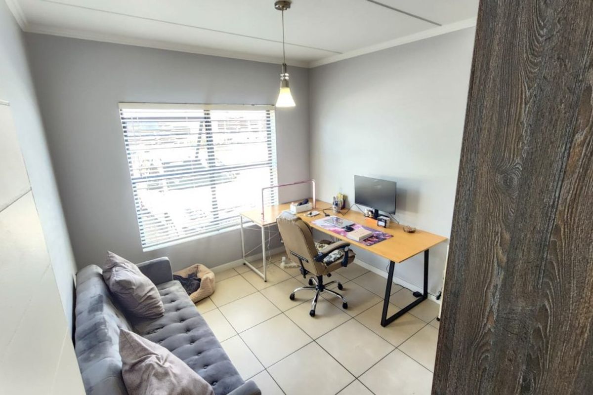 Modern Pet-Friendly Townhouse with Pool & Braai Area! - Photo 5