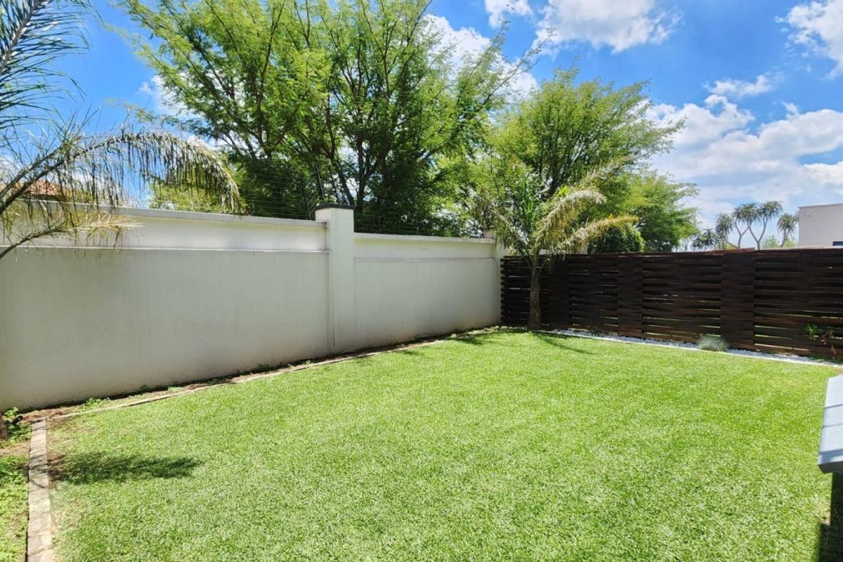 Modern Pet-Friendly Townhouse with Pool & Braai Area! - Photo 2
