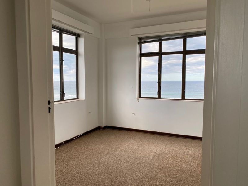 Spacious two bedroom apartment with Sea views - Photo 2