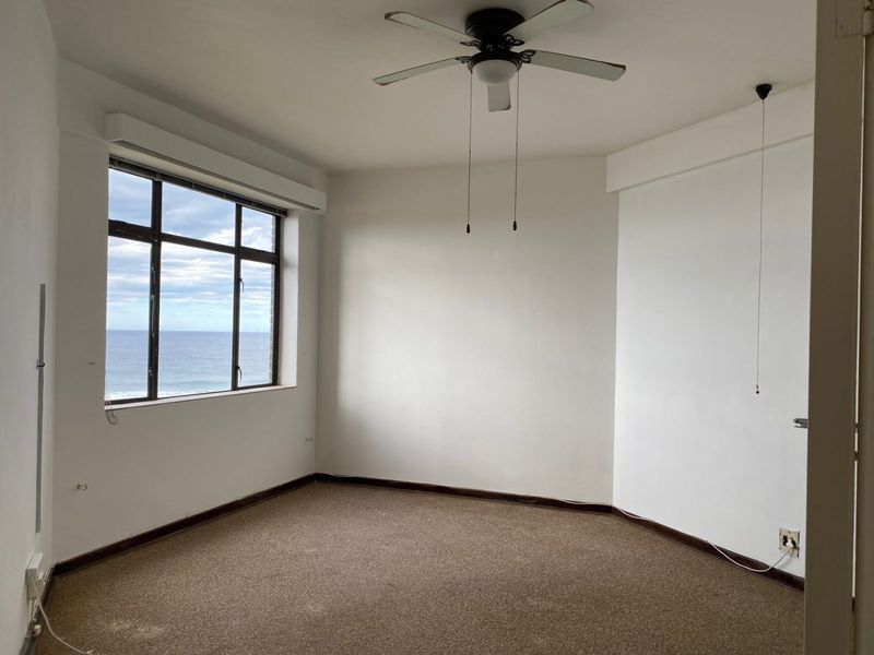Spacious two bedroom apartment with Sea views - Photo 3