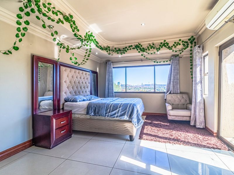 EXQUISITE 6 BEDROOM 6 BATHROOM HOUSE FOR SALE IN BEDFORDVIEW - Photo 8