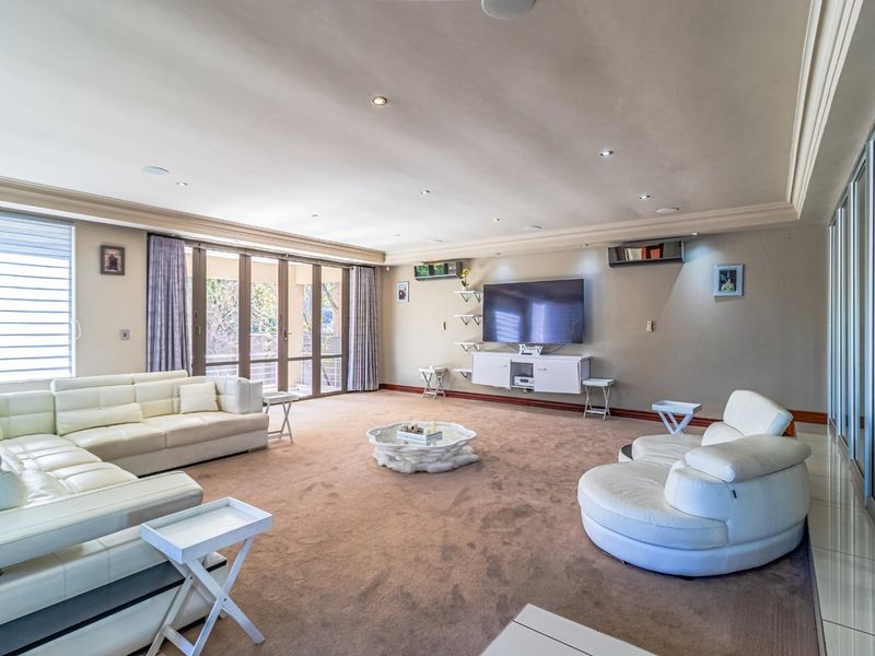 EXQUISITE 6 BEDROOM 6 BATHROOM HOUSE FOR SALE IN BEDFORDVIEW - Photo 7
