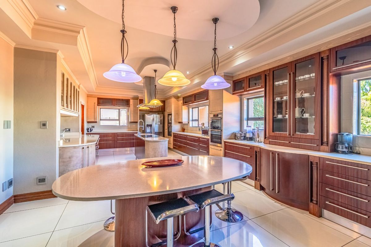 EXQUISITE 6 BEDROOM 6 BATHROOM HOUSE FOR SALE IN BEDFORDVIEW - Photo 4