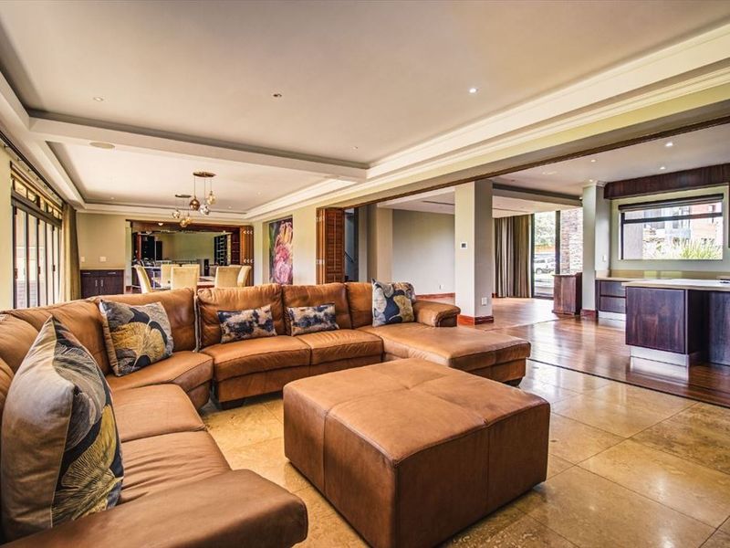 Spacious Family Home with Elegant Living Areas - Photo 2