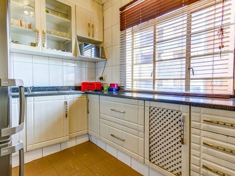 Cozy and Convenient Apartment Living - Photo 1