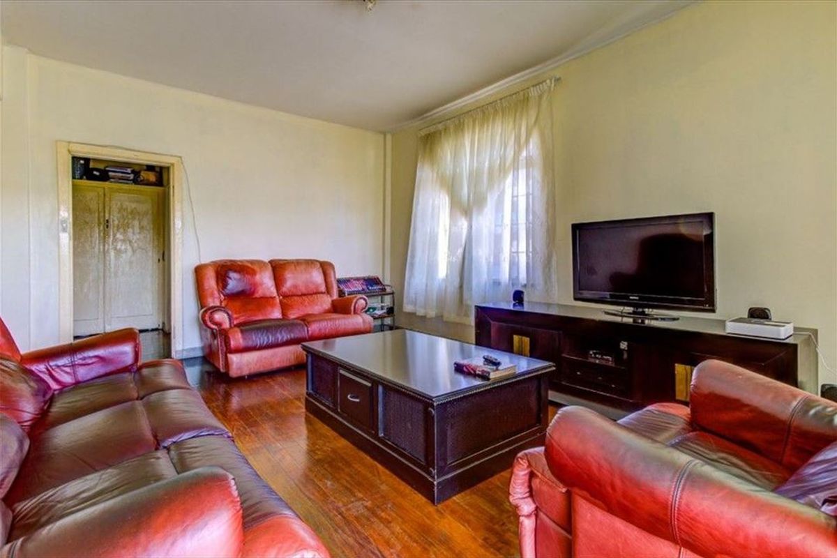 Cozy and Convenient Apartment Living - Photo 2