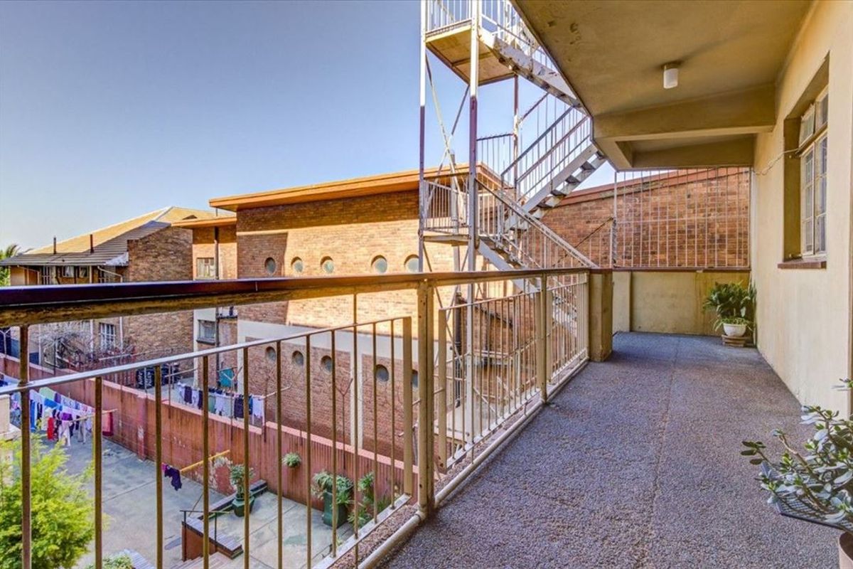 Cozy and Convenient Apartment Living - Photo 3