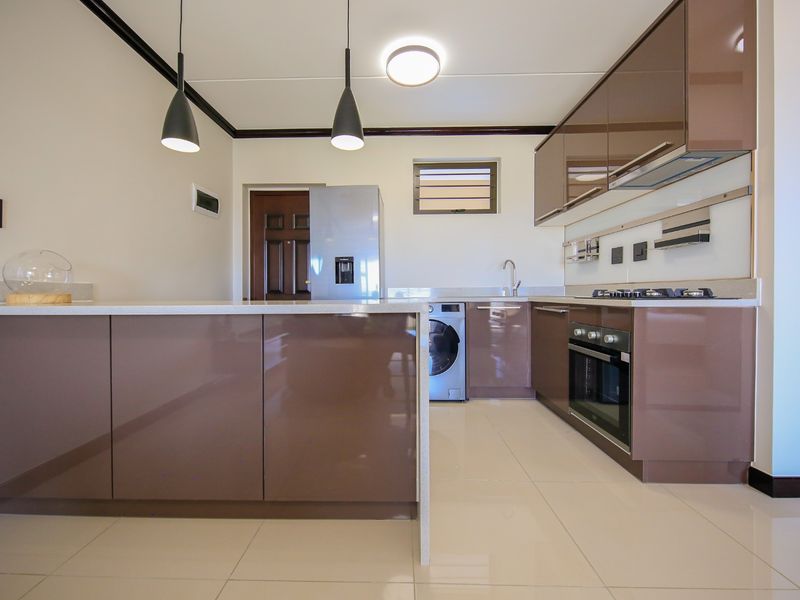 2 bed 2 bath Apartment for sale - Photo 4