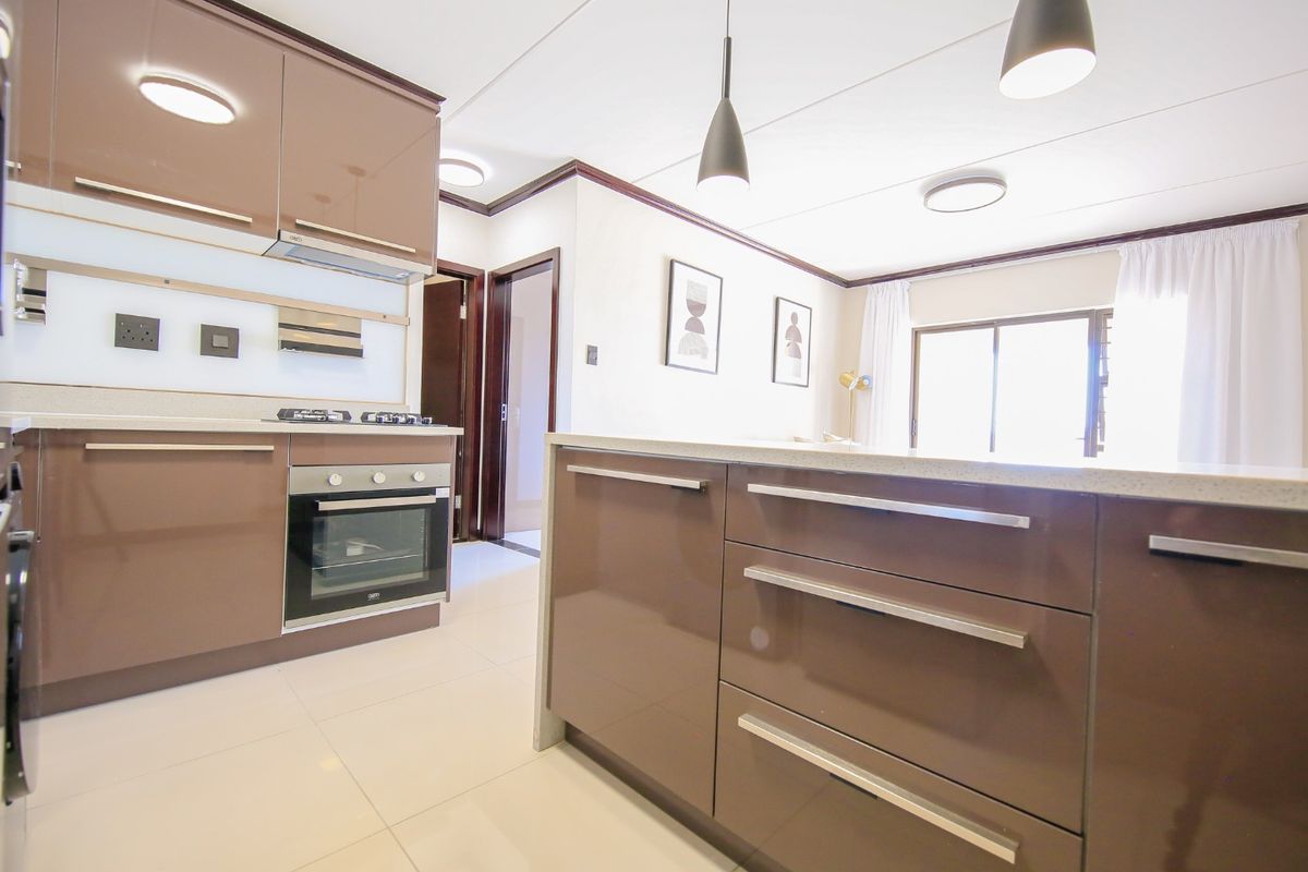2 bed 2 bath Apartment for sale - Photo 2