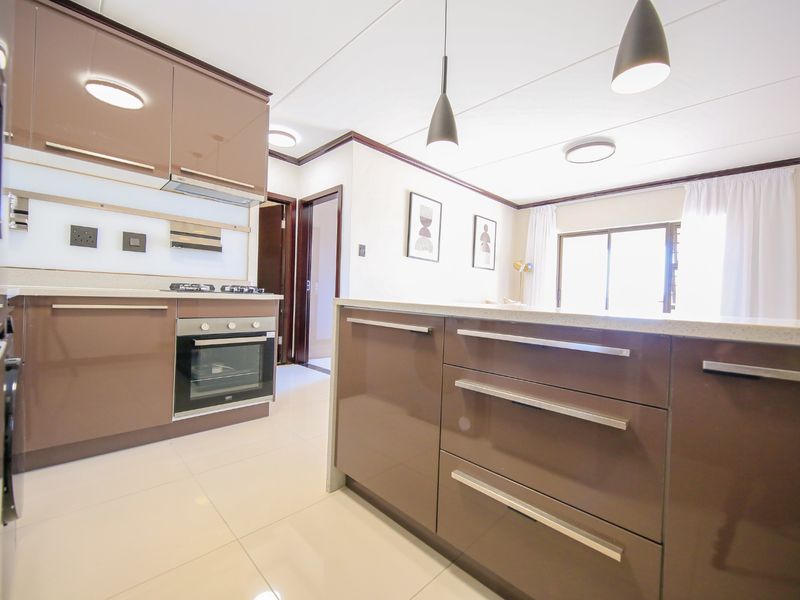 2 bed 2 bath Apartment for sale - Photo 2