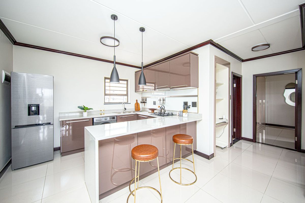 2 bed 2 bath Apartment for sale - Photo 5