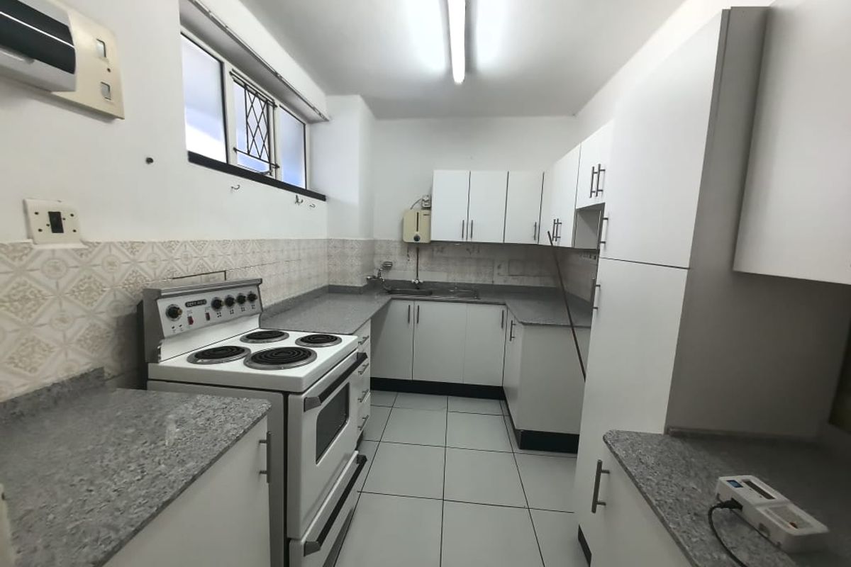 2.5 Bedrooms, 1 Bathroom Apartment To Let In Point, Durban - Photo 2