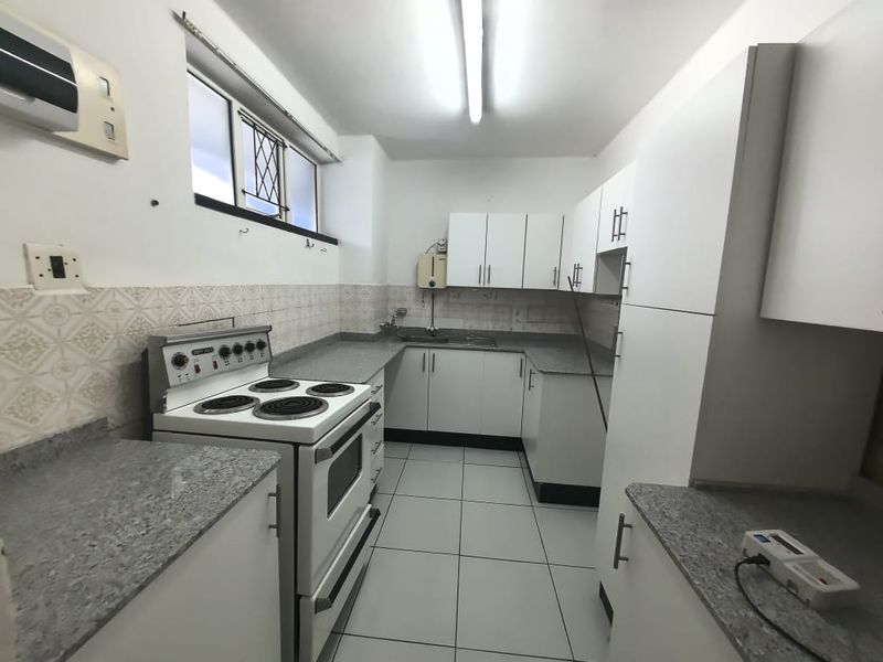 2.5 Bedrooms, 1 Bathroom Apartment To Let In Point, Durban - Photo 2
