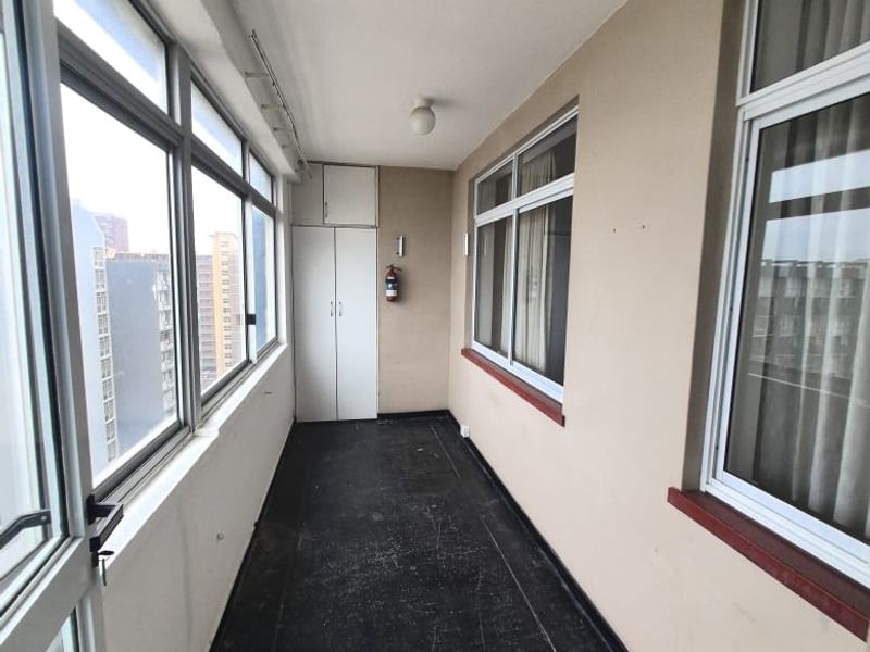 2.5 Bedrooms, 1 Bathroom Apartment To Let In Point, Durban - Photo 6