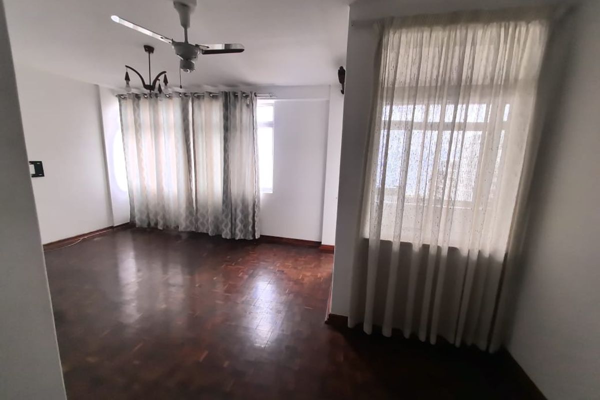 2.5 Bedrooms, 1 Bathroom Apartment To Let In Point, Durban - Photo 3