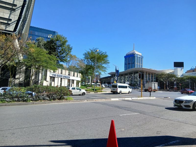 Newly Renovated Garden Unit North Facing Stylish 2 bed 2 bath Ensuite in the Heart of Sandton-Pet Friendly No Refuse or Sewage Charges-Prepaid Electricity - Photo 5